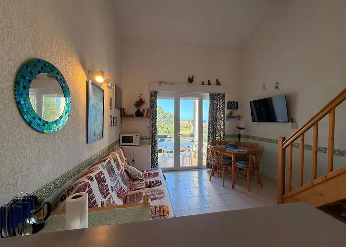 Hébergement de vacances Cyrnea 27- à Pieds - Clim-wifi- Favone *